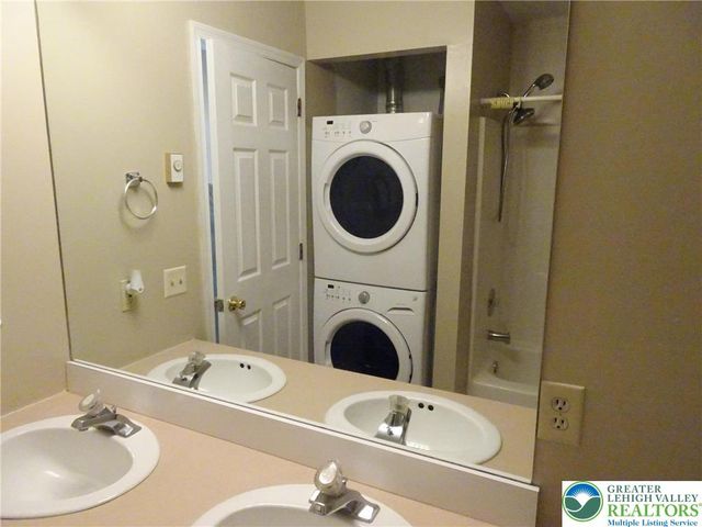 1221 West Whitehall Street, Allentown City, PA 18102