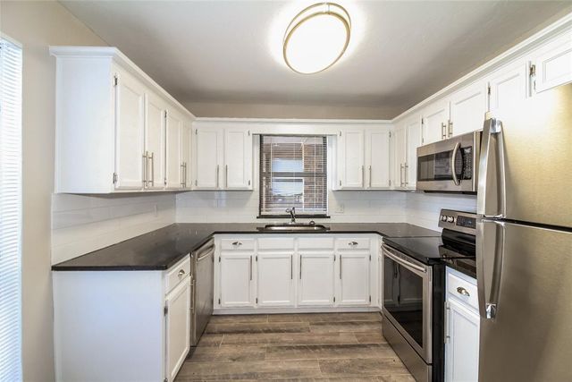 1102 Swan Lake Road, Edmond, OK 73003