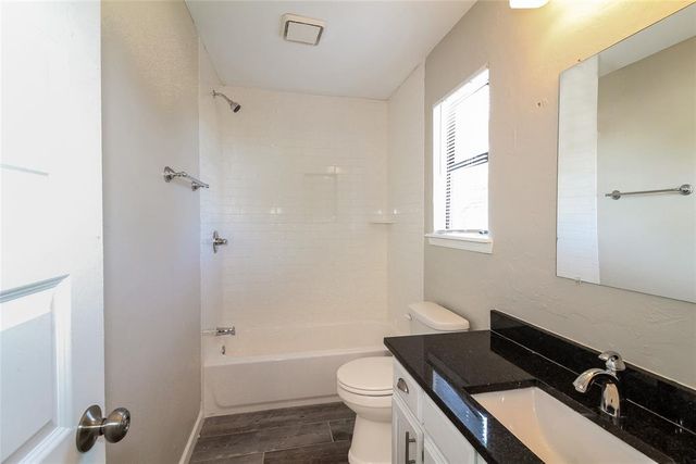 1102 Swan Lake Road, Edmond, OK 73003