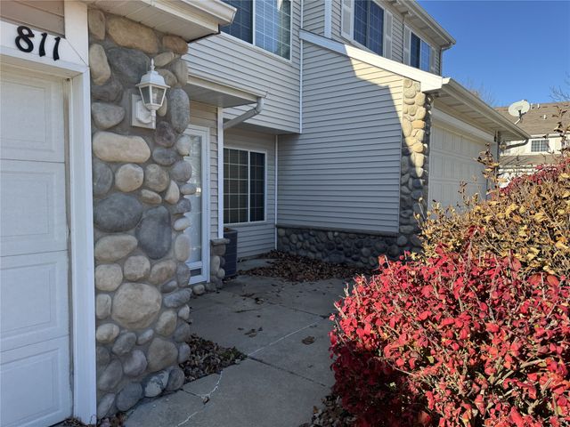 3799 Village Run Drive 811, Des Moines, IA 50317