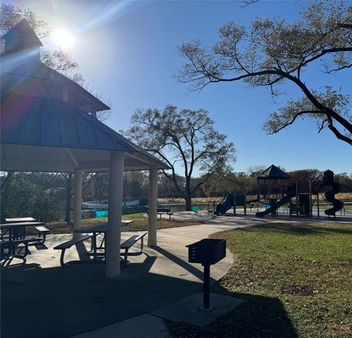 3799 Village Run Drive 811, Des Moines, IA 50317