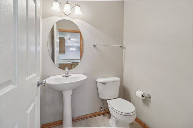 3799 Village Run Drive 811, Des Moines, IA 50317