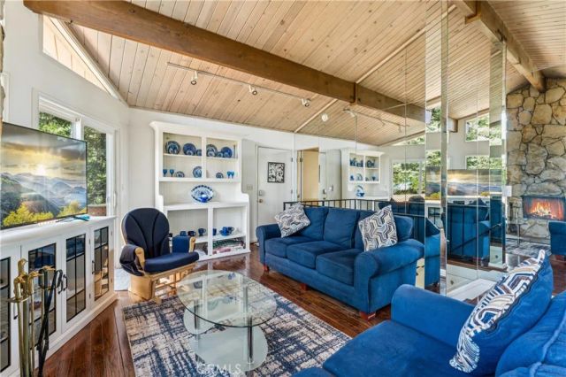 717 Oakmont Lane, Lake Arrowhead, CA 92352