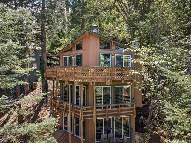 717 Oakmont Lane, Lake Arrowhead, CA 92352