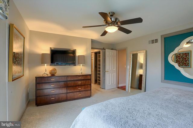 2312 FOX HOLLOW RD, Harrisburg, PA 17112