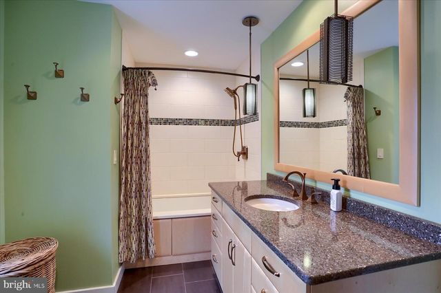 2312 FOX HOLLOW RD, Harrisburg, PA 17112