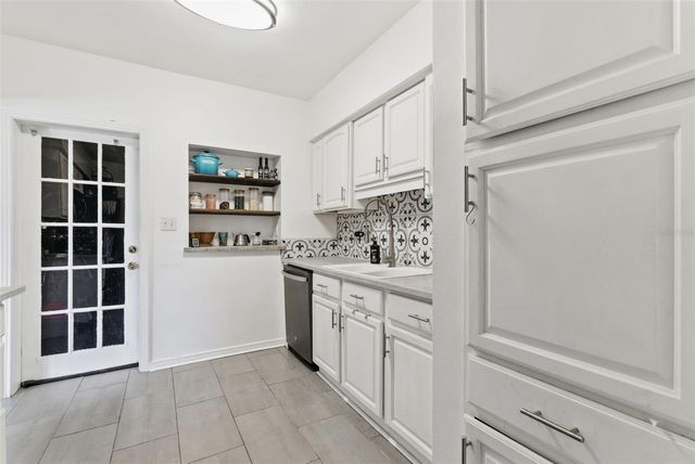 5425 2ND AVENUE N, St Petersburg, FL 33710