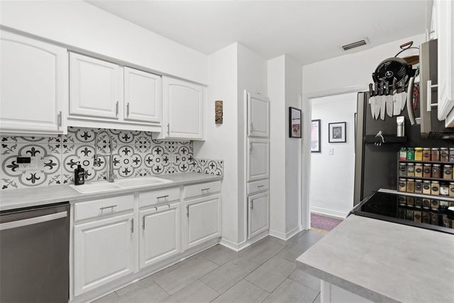5425 2ND AVENUE N, St Petersburg, FL 33710