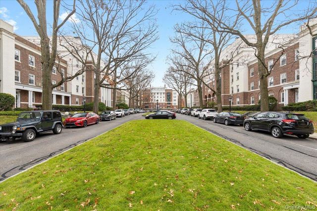 1 Brooklands GB, Bronxville, NY 10708