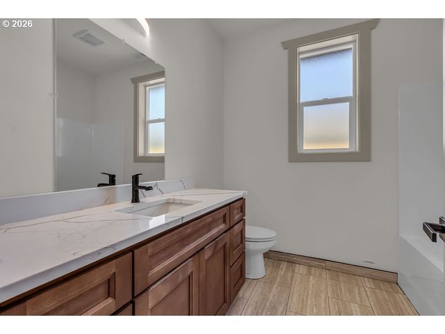 1025 CHURCH St, Woodburn, OR 97071