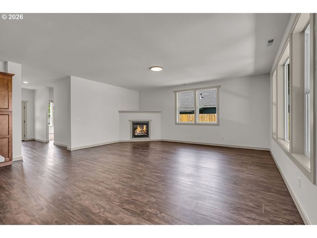 1025 CHURCH St, Woodburn, OR 97071