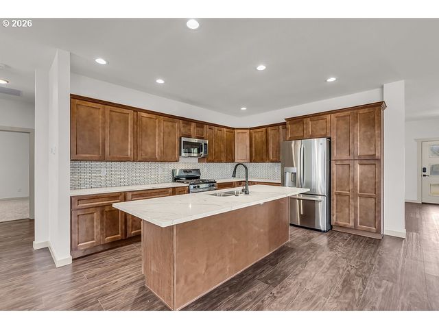 1025 CHURCH St, Woodburn, OR 97071