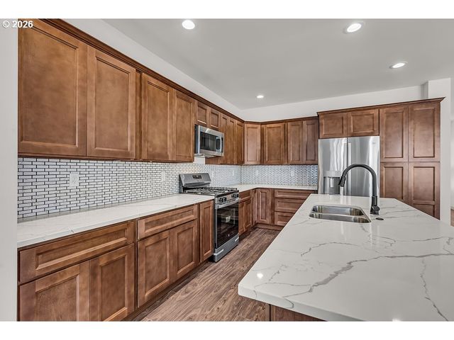 1025 CHURCH St, Woodburn, OR 97071