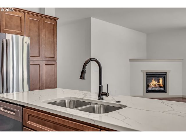 1025 CHURCH St, Woodburn, OR 97071