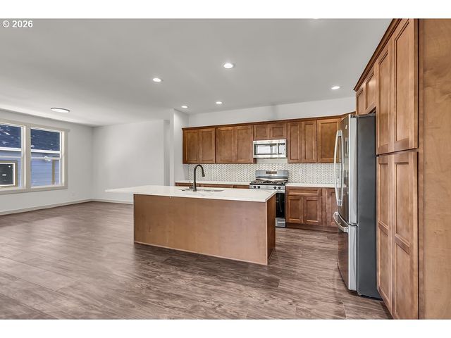 1025 CHURCH St, Woodburn, OR 97071