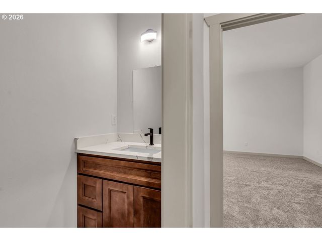 1025 CHURCH St, Woodburn, OR 97071
