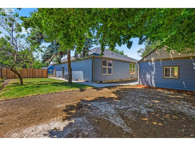 1025 CHURCH St, Woodburn, OR 97071
