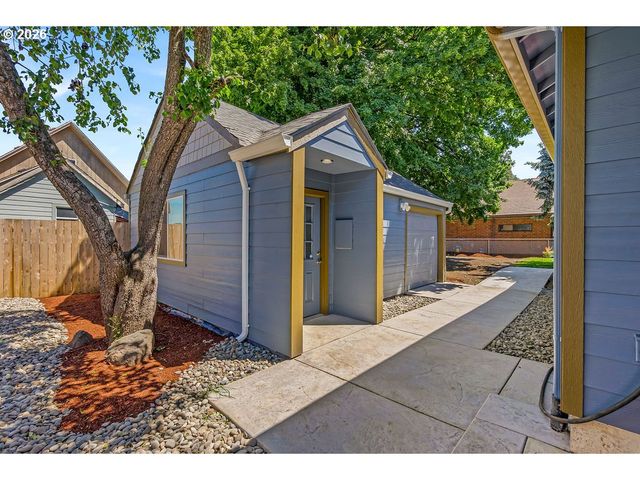 1025 CHURCH St, Woodburn, OR 97071