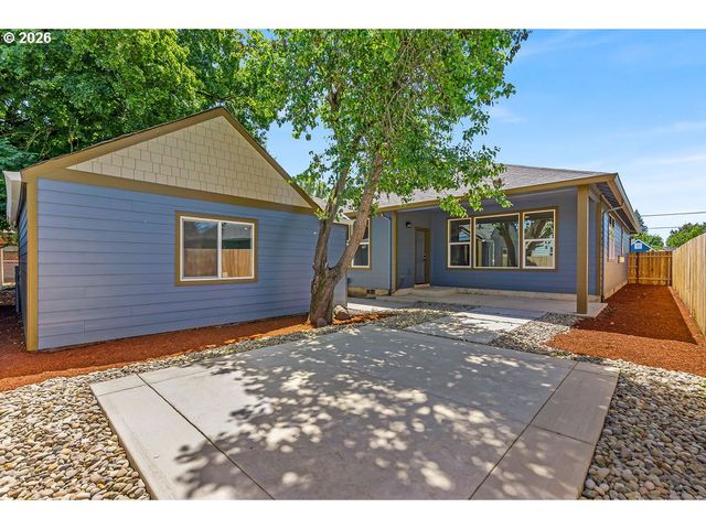 1025 CHURCH St, Woodburn, OR 97071