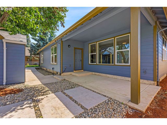 1025 CHURCH St, Woodburn, OR 97071