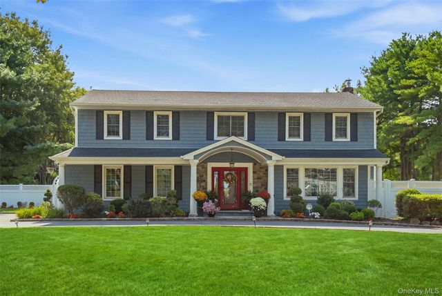 24 Quintree Lane, Melville, NY 11747