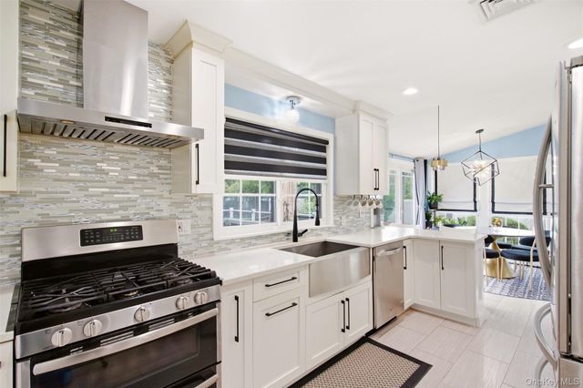 24 Quintree Lane, Melville, NY 11747