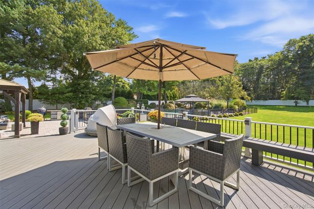 24 Quintree Lane, Melville, NY 11747