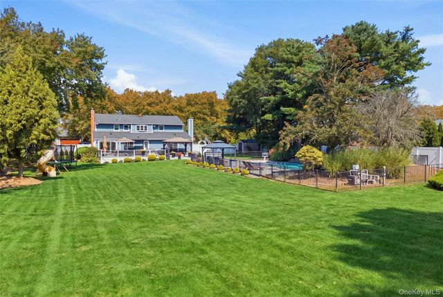 24 Quintree Lane, Melville, NY 11747