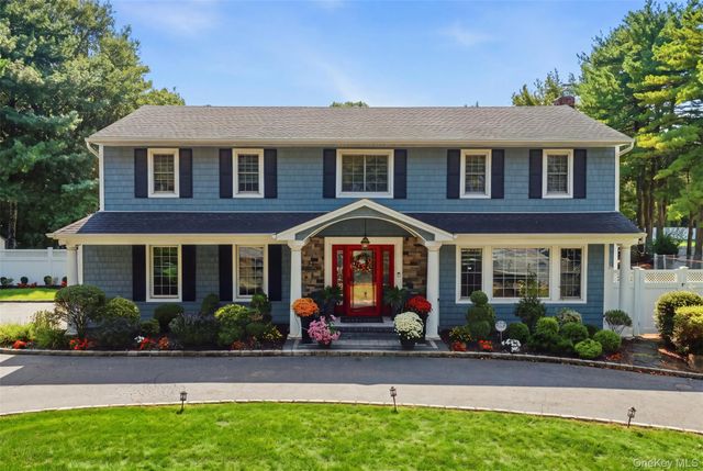 24 Quintree Lane, Melville, NY 11747