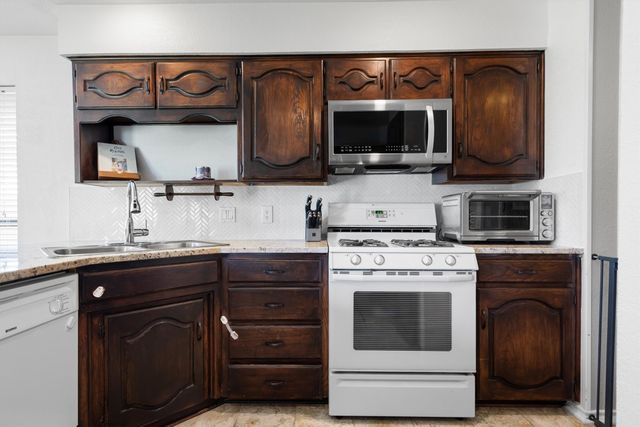 3200 Teakwood Drive, Bedford, TX 76021