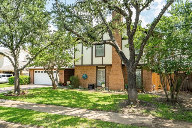 3200 Teakwood Drive, Bedford, TX 76021