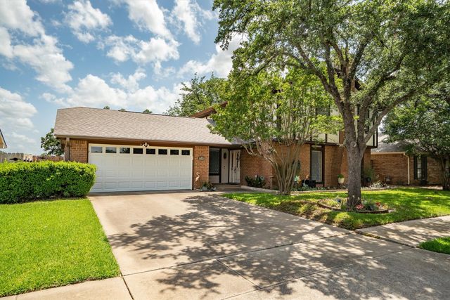 3200 Teakwood Drive, Bedford, TX 76021