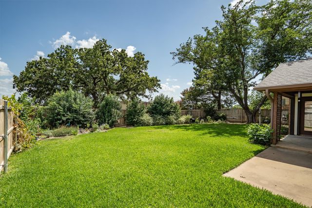 3200 Teakwood Drive, Bedford, TX 76021