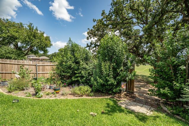 3200 Teakwood Drive, Bedford, TX 76021