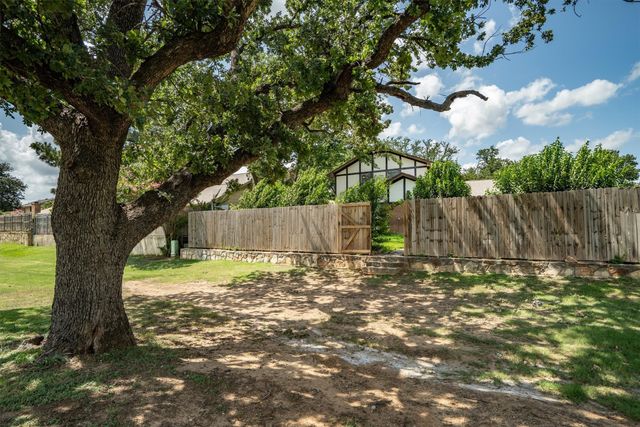 3200 Teakwood Drive, Bedford, TX 76021