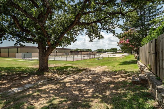 3200 Teakwood Drive, Bedford, TX 76021
