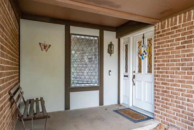 3200 Teakwood Drive, Bedford, TX 76021