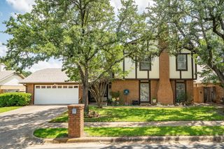 3200 Teakwood Drive, Bedford, TX 76021