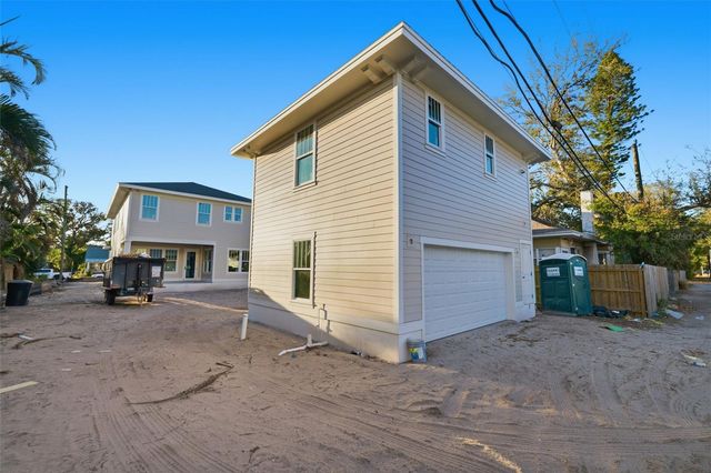 2011 10TH STREET N, St Petersburg, FL 33704
