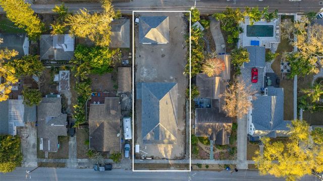 2011 10TH STREET N, St Petersburg, FL 33704