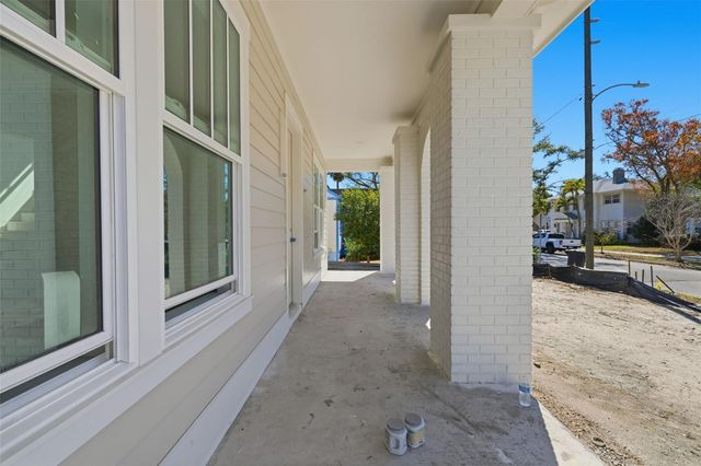 2011 10TH STREET N, St Petersburg, FL 33704