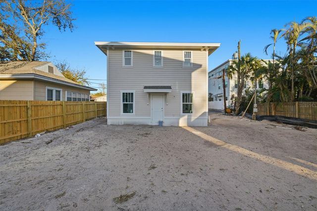 2011 10TH STREET N, St Petersburg, FL 33704