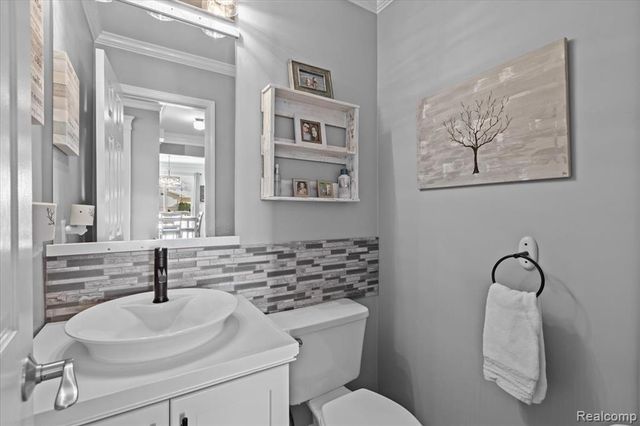 17193 Louise Street, Livonia, MI 48152