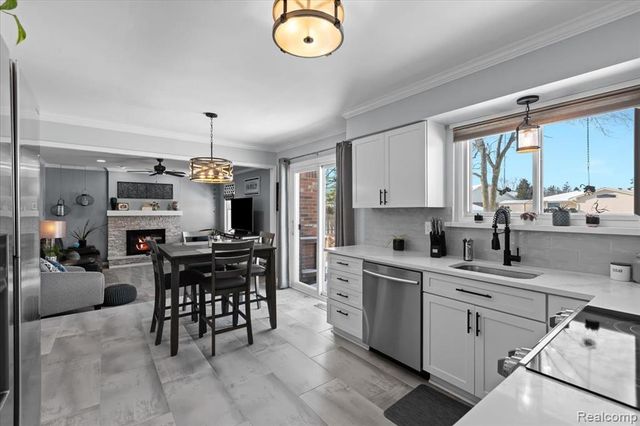 17193 Louise Street, Livonia, MI 48152