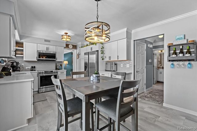 17193 Louise Street, Livonia, MI 48152