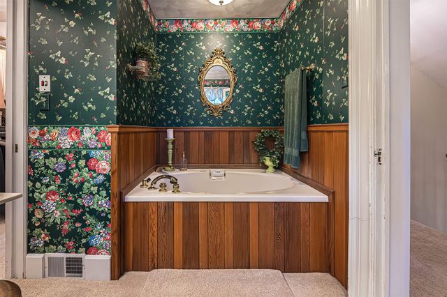 51 FREEPORT Road, North East, PA 16428