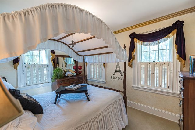 51 FREEPORT Road, North East, PA 16428