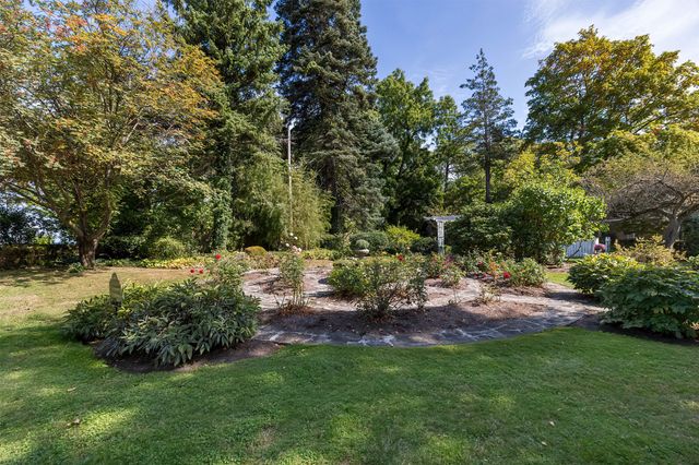 51 FREEPORT Road, North East, PA 16428