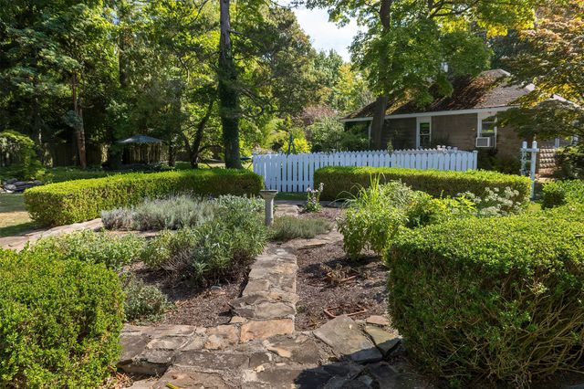 51 FREEPORT Road, North East, PA 16428