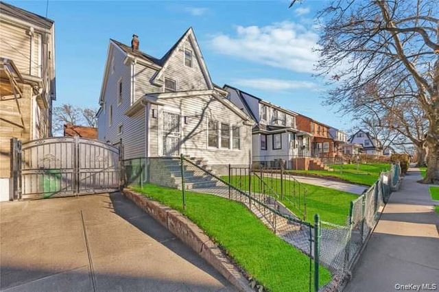 100-35 204th Street, Hollis, NY 11423